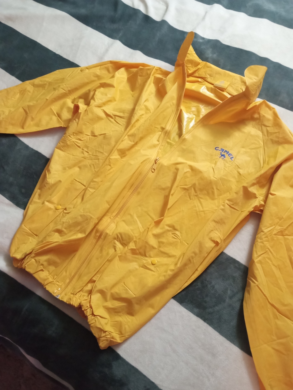 Camel Cigaretts 1990s Logo Windbreaker Rain Jacket